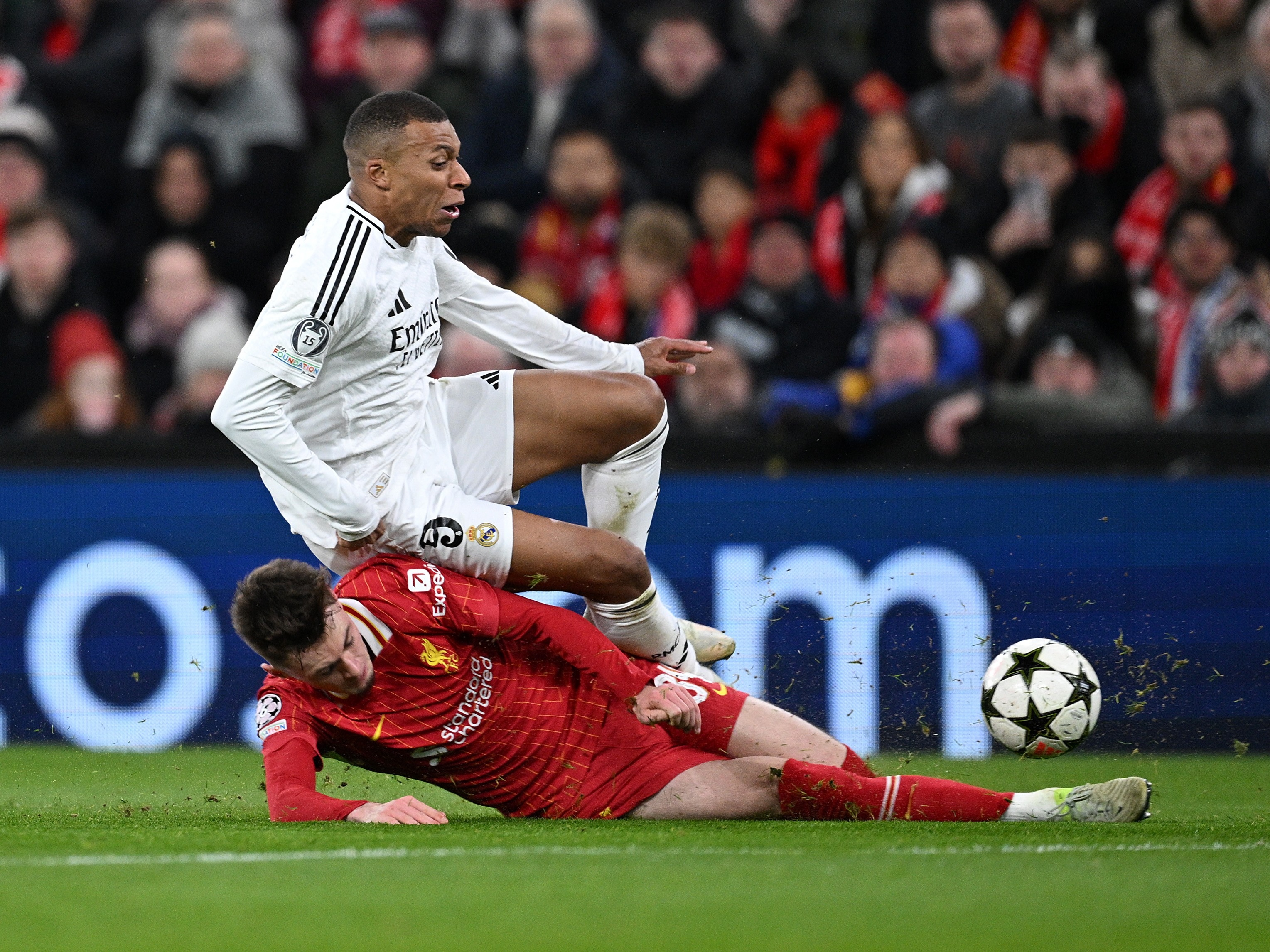 足球之夜，欧洲球队将争夺胜利