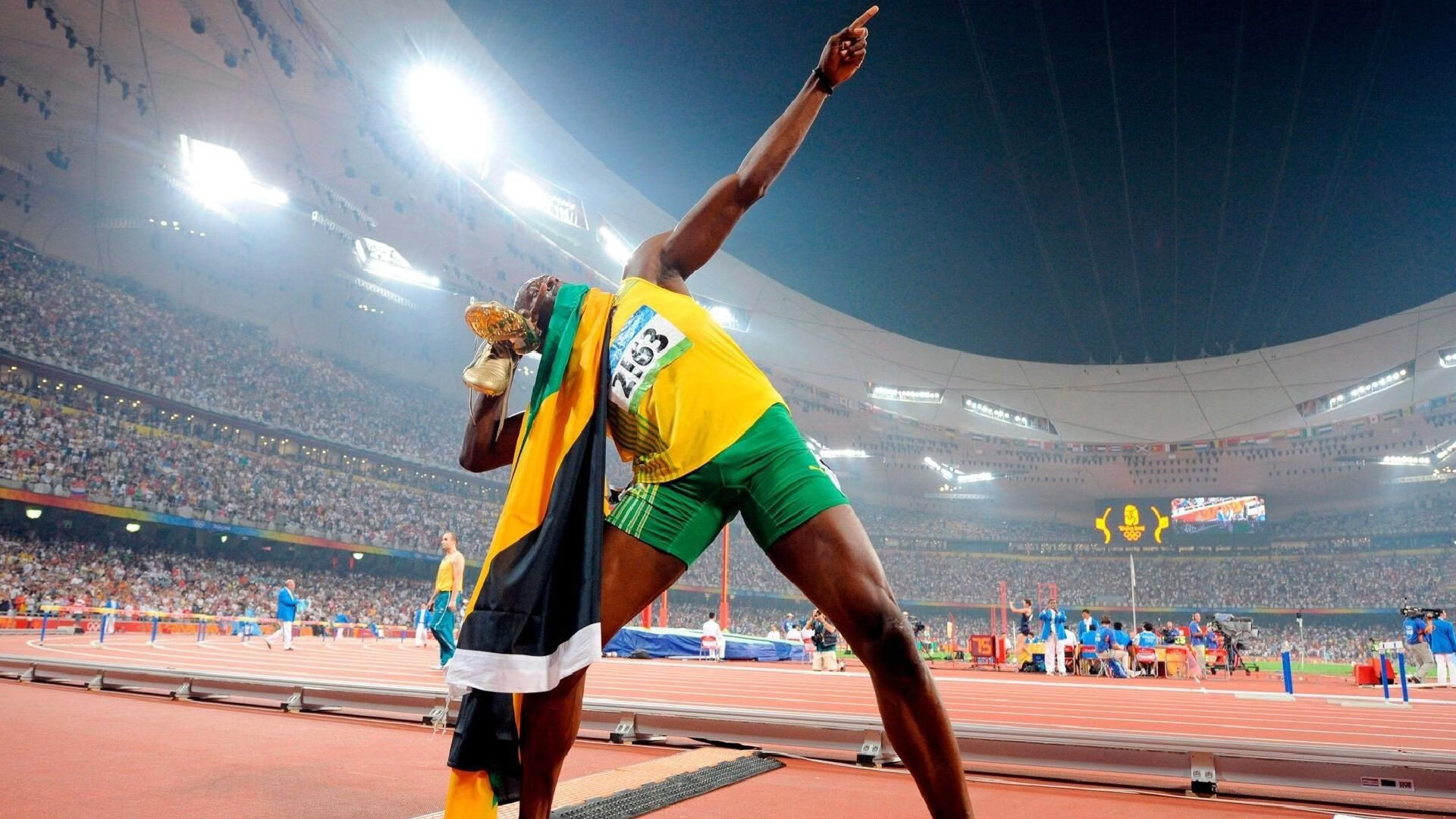 赛道与球场，当锡安接管F1街道赛，骑士逆转山西队