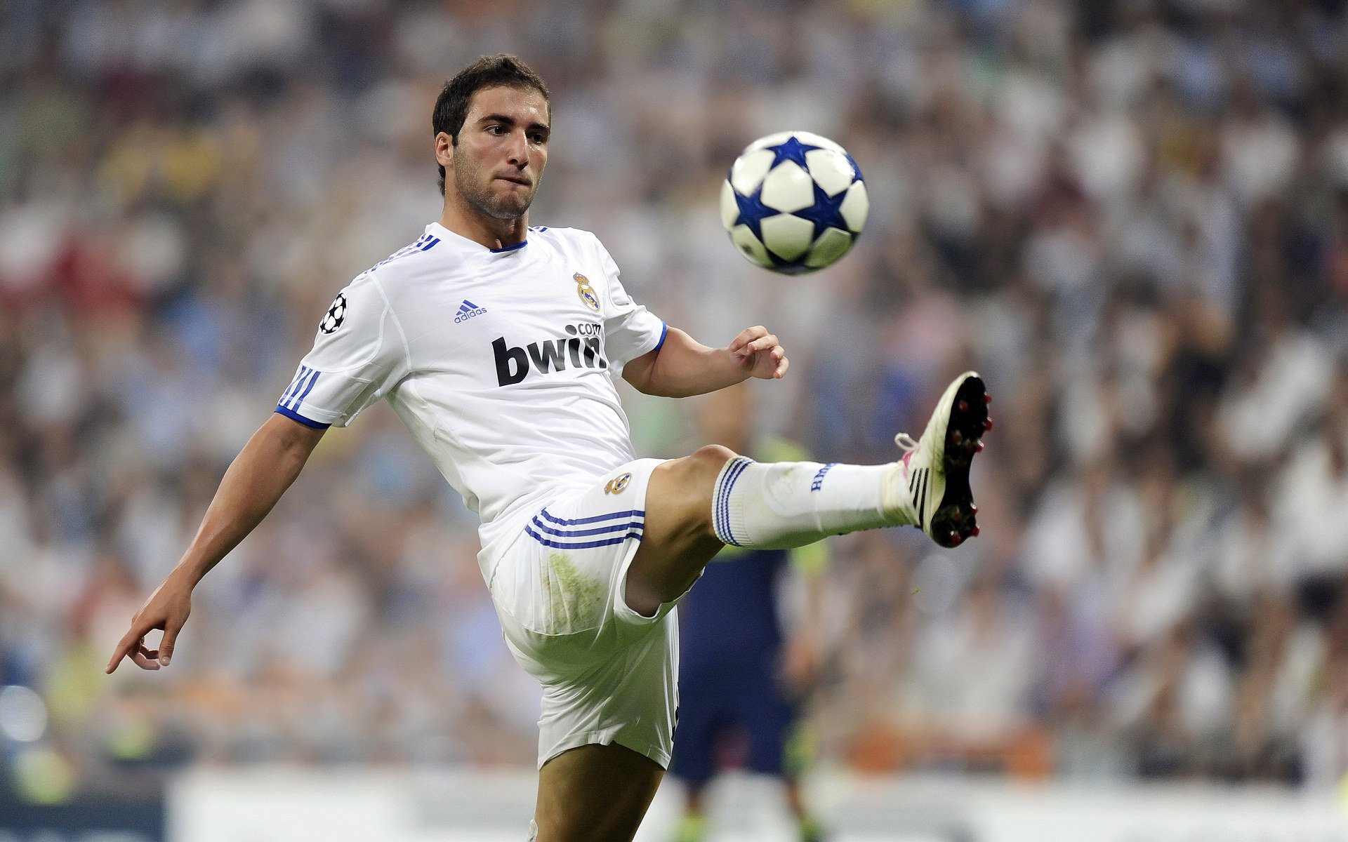 绿茵场上的本泽马时刻，玻利维亚对阵哥伦比亚中的统治级表现